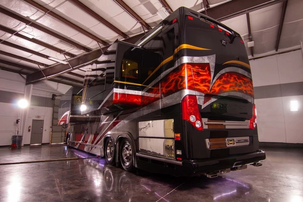 2016 Prevost Marathon H3-45 Motorcoach - Image 9