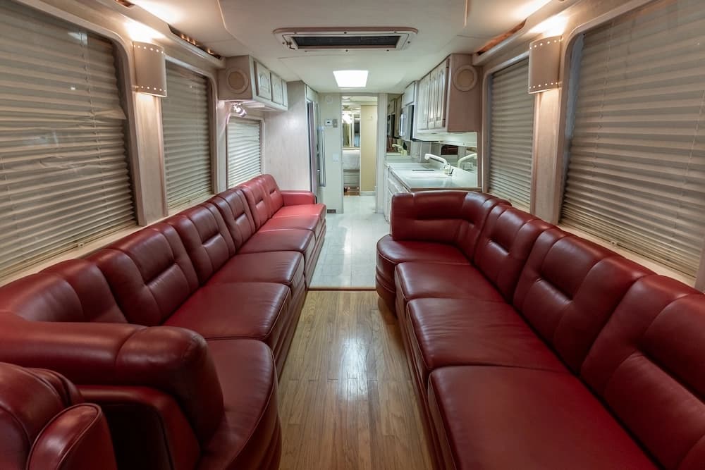 1991 Prevost Country Coach XL Motorcoach - Image 13