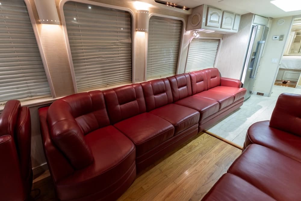 1991 Prevost Country Coach XL Motorcoach - Image 18