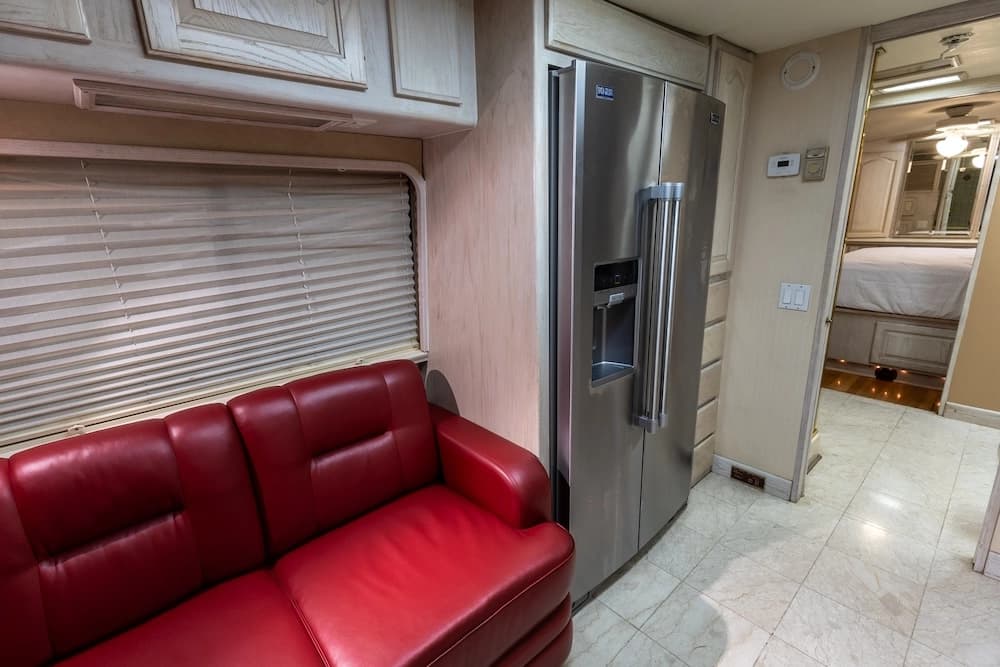 1991 Prevost Country Coach XL Motorcoach - Image 19