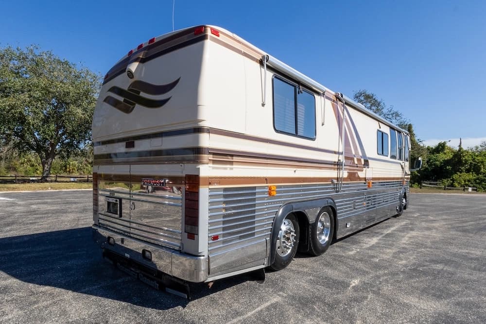 1991 Prevost Country Coach XL Motorcoach - Image 5