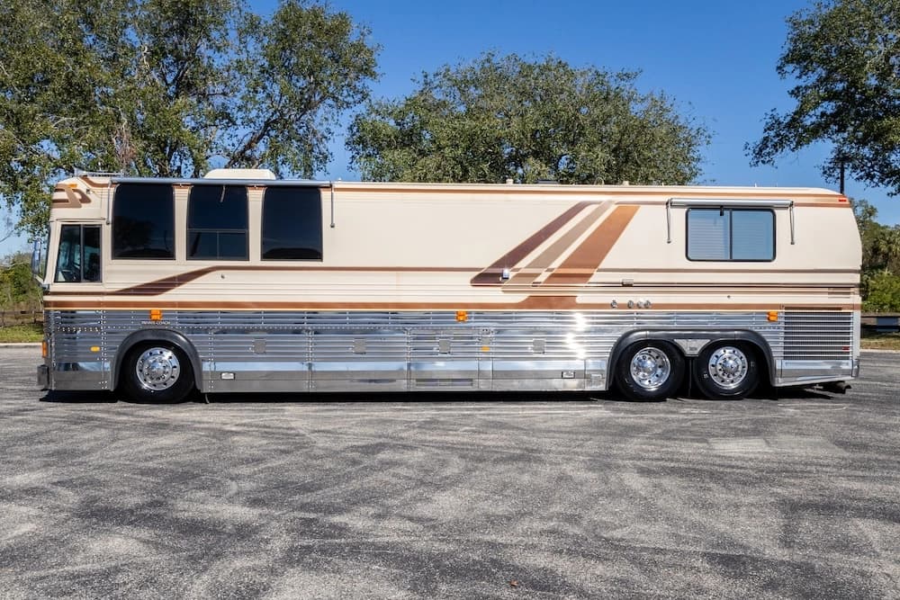1991 Prevost Country Coach XL Motorcoach - Image 9