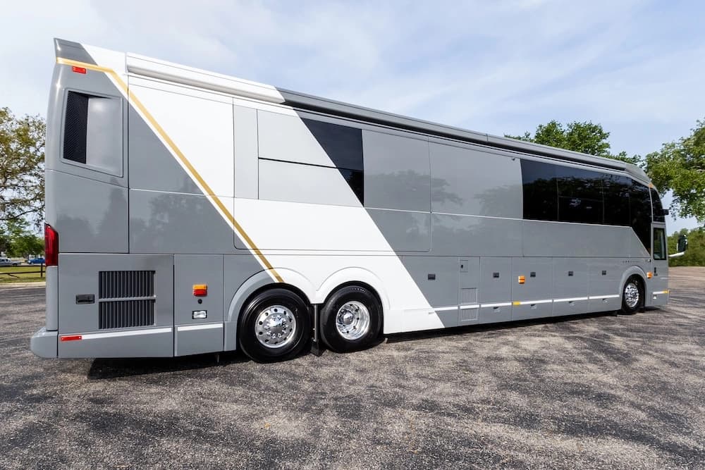 2024 Prevost Loki H3-45 Coach - Image 1