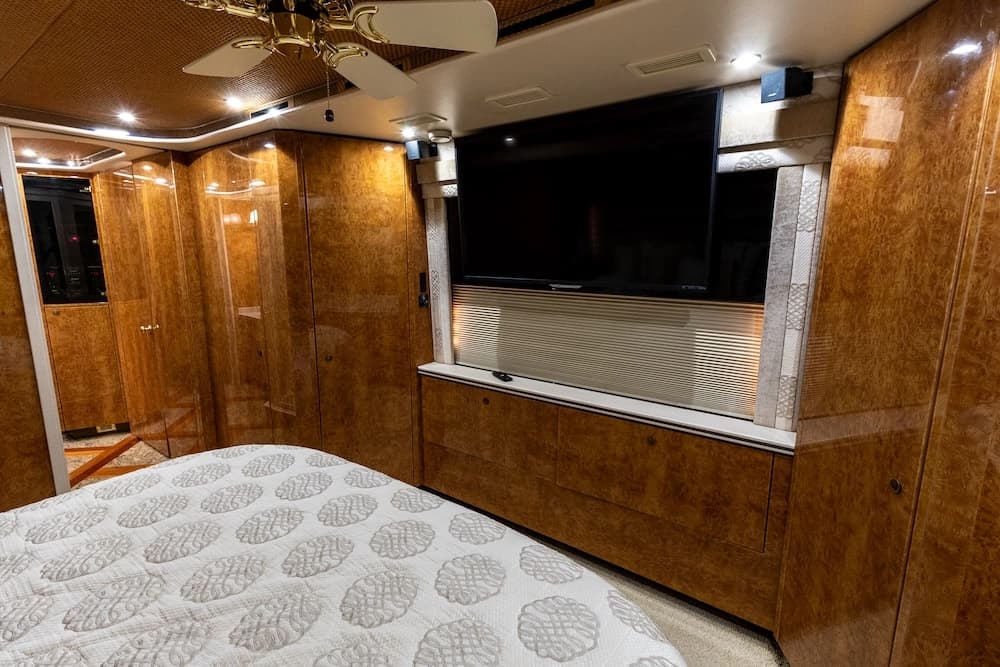 2007 Prevost Featherlite H3-45 Motorcoach - Image 32