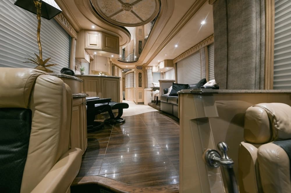 2003 Prevost Liberty Elegant Lady H3-45 Motorcoach - Image 14