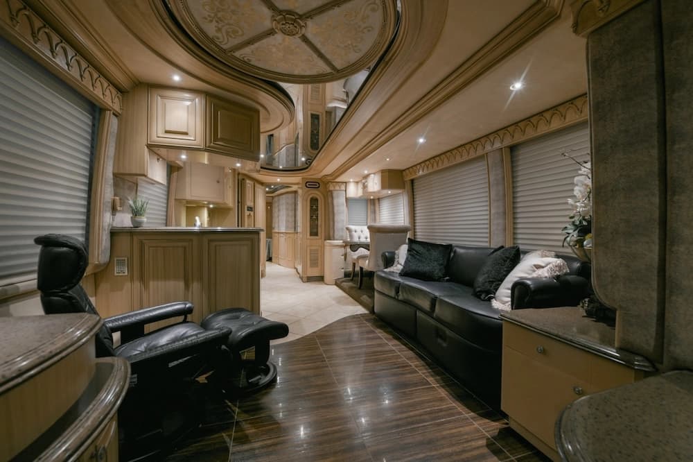 2003 Prevost Liberty Elegant Lady H3-45 Motorcoach - Image 15