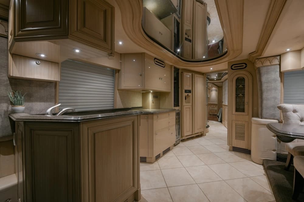 2003 Prevost Liberty Elegant Lady H3-45 Motorcoach - Image 18