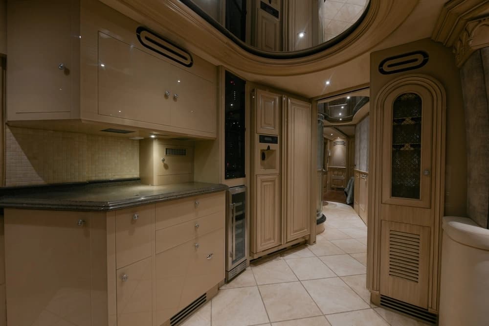 2003 Prevost Liberty Elegant Lady H3-45 Motorcoach - Image 20