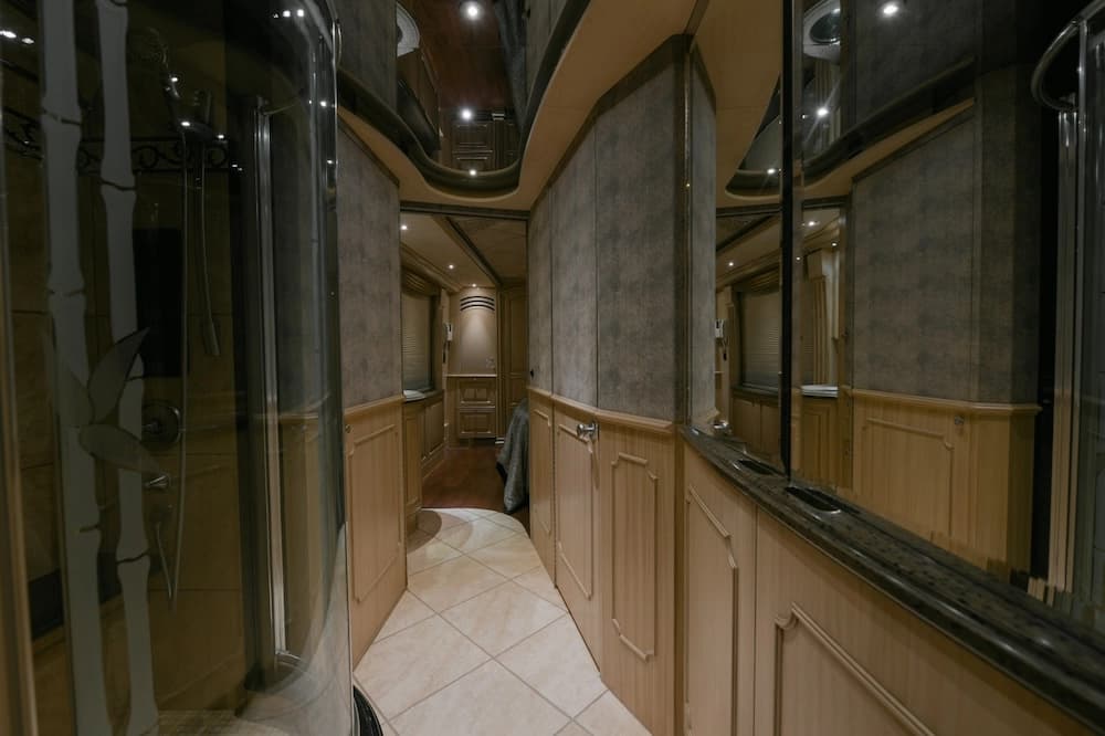 2003 Prevost Liberty Elegant Lady H3-45 Motorcoach - Image 23