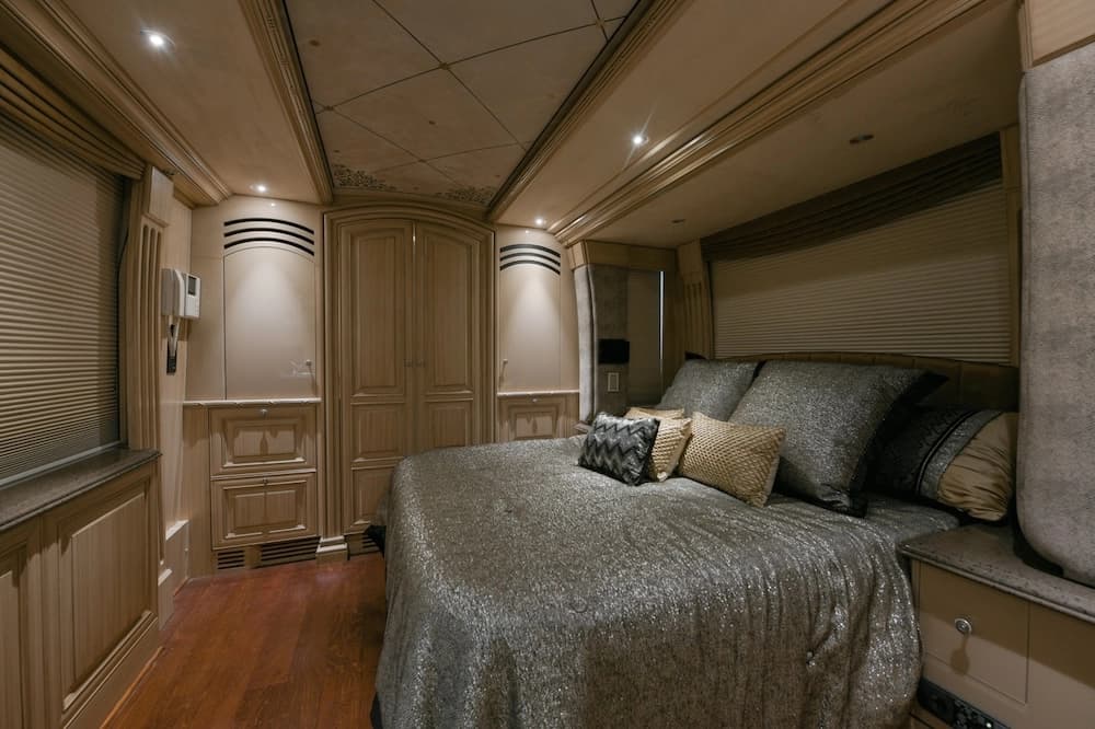 2003 Prevost Liberty Elegant Lady H3-45 Motorcoach - Image 29