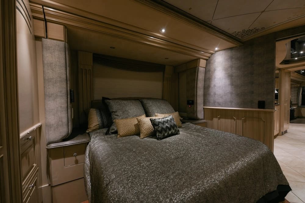 2003 Prevost Liberty Elegant Lady H3-45 Motorcoach - Image 30