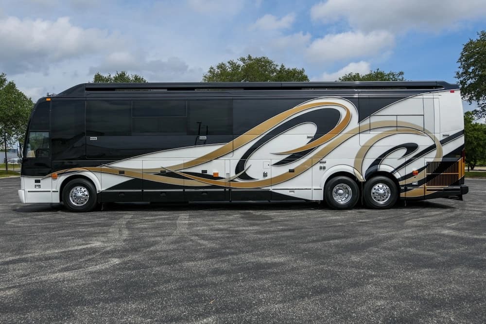 2003 Prevost Liberty Elegant Lady H3-45 Motorcoach - Image 9