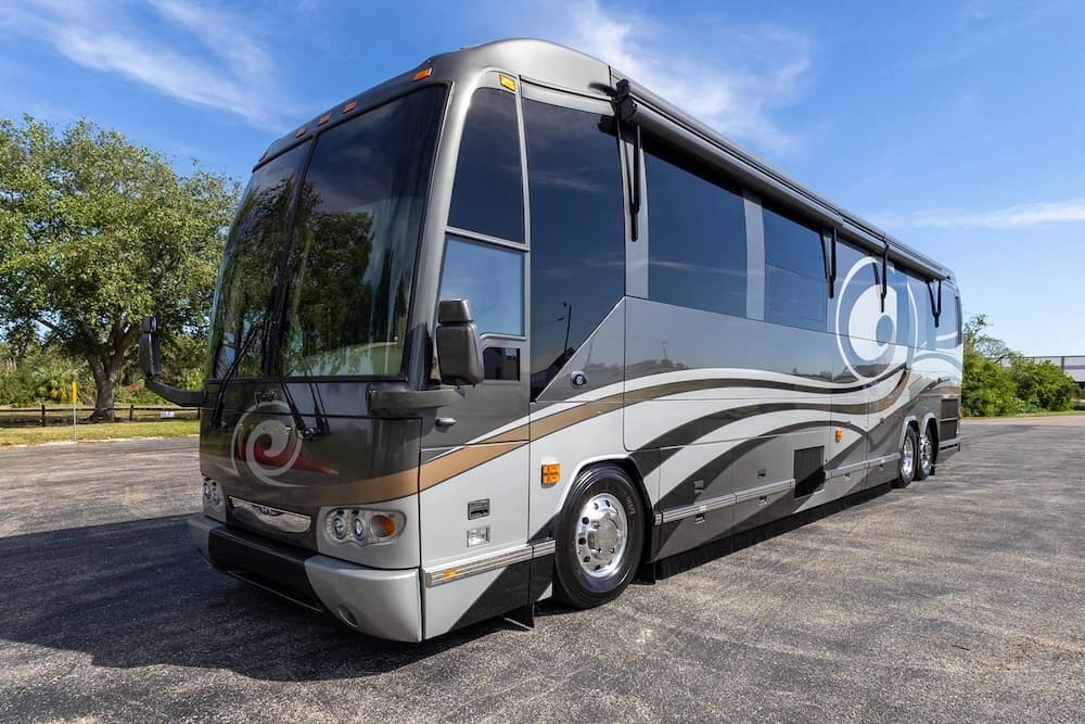 2009 Prevost Featherlite H3-45 Motorcoach - Image 11