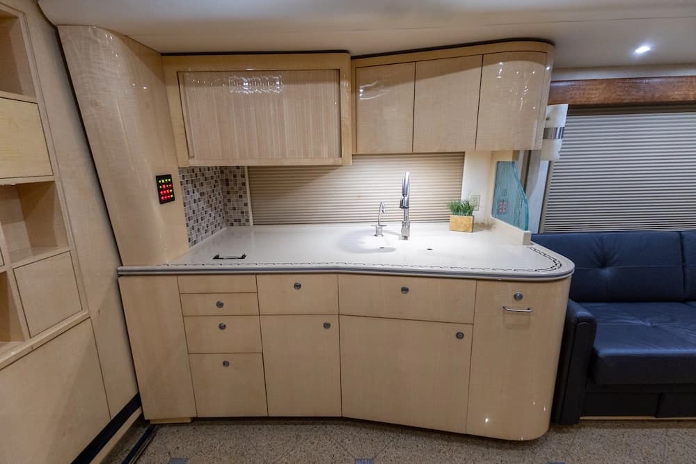 2009 Prevost Featherlite H3-45 Motorcoach - Image 17