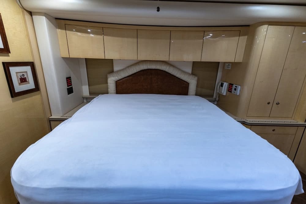 2009 Prevost Featherlite H3-45 Motorcoach - Image 25