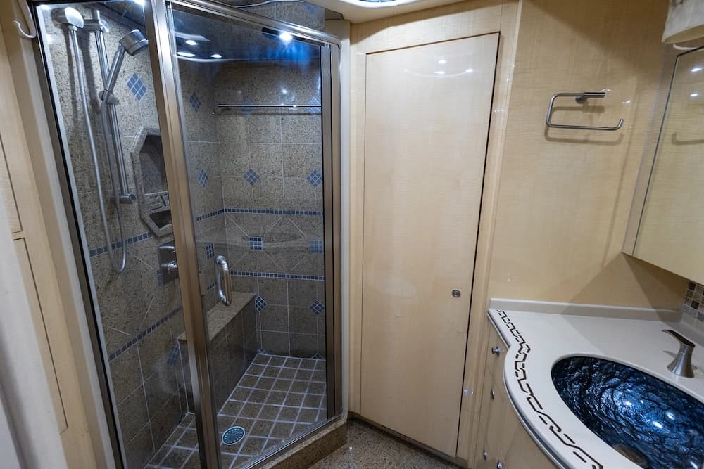 2009 Prevost Featherlite H3-45 Motorcoach - Image 27