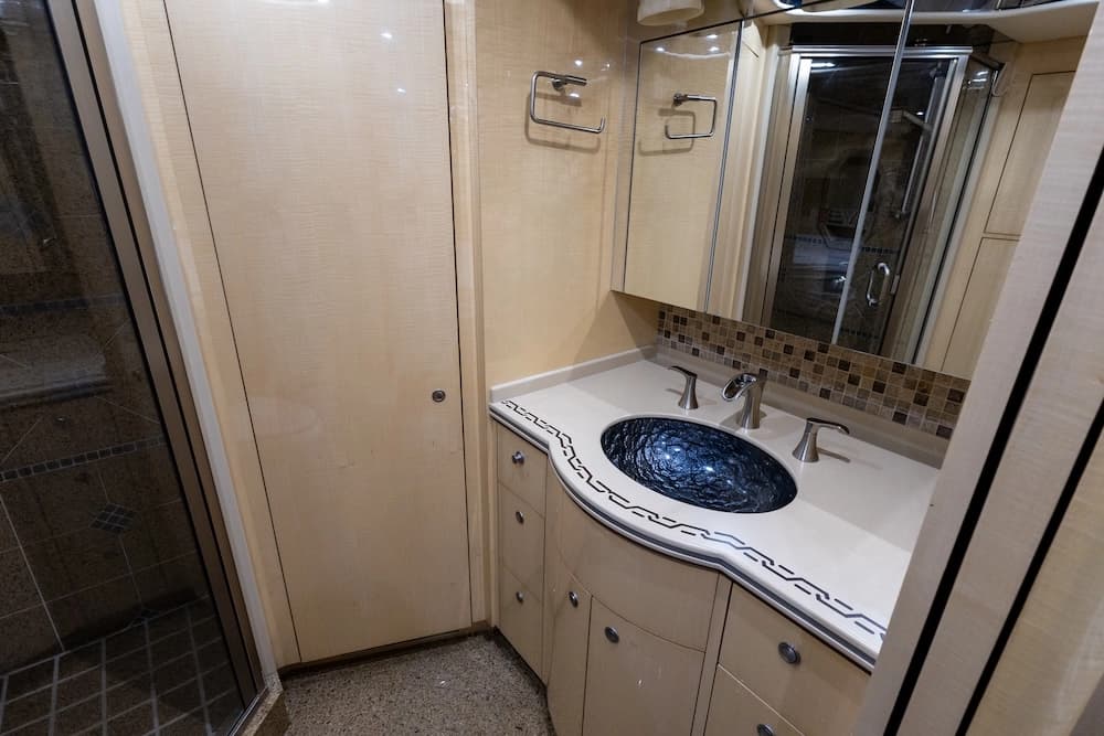 2009 Prevost Featherlite H3-45 Motorcoach - Image 29