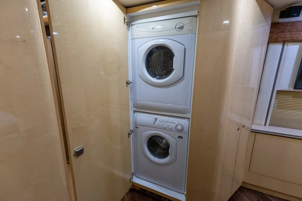 2009 Prevost Featherlite H3-45 Motorcoach - Image 31