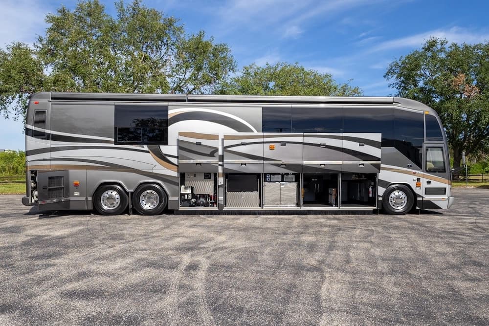 2009 Prevost Featherlite H3-45 Motorcoach - Image 32