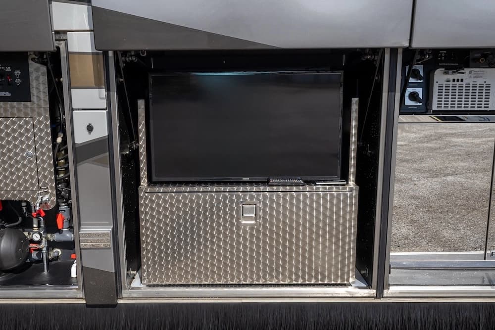 2009 Prevost Featherlite H3-45 Motorcoach - Image 36
