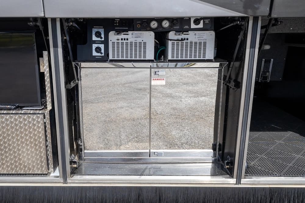 2009 Prevost Featherlite H3-45 Motorcoach - Image 37