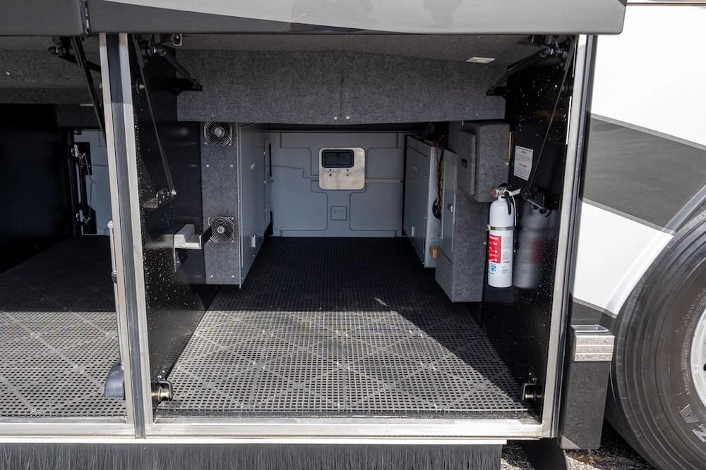 2009 Prevost Featherlite H3-45 Motorcoach - Image 39