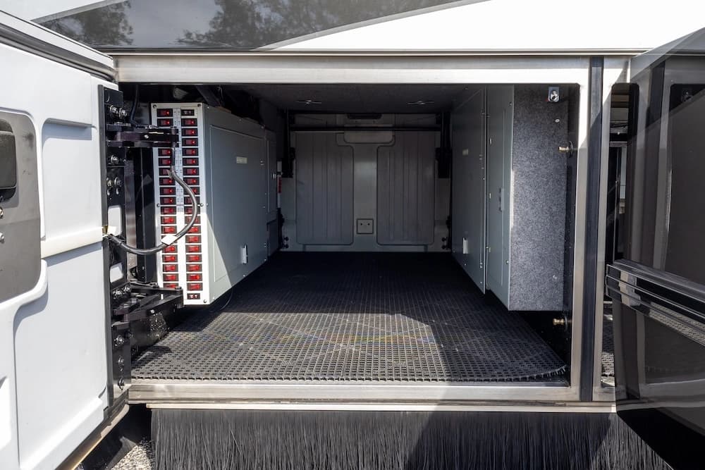 2009 Prevost Featherlite H3-45 Motorcoach - Image 41