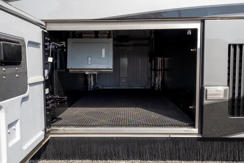 2009 Prevost Featherlite H3-45 Motorcoach - Image 42