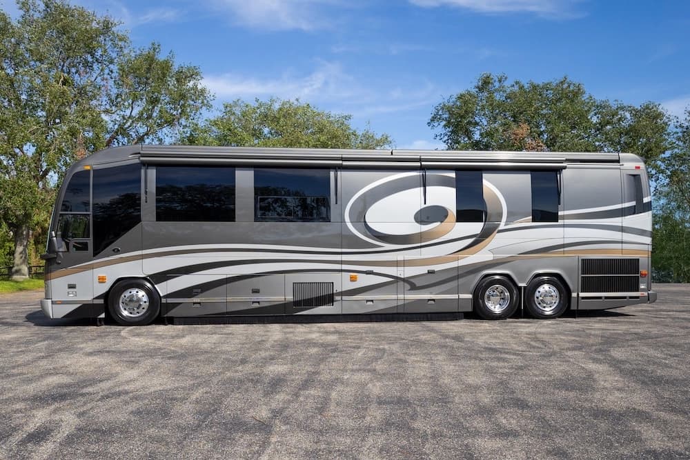 2009 Prevost Featherlite H3-45 Motorcoach - Image 9