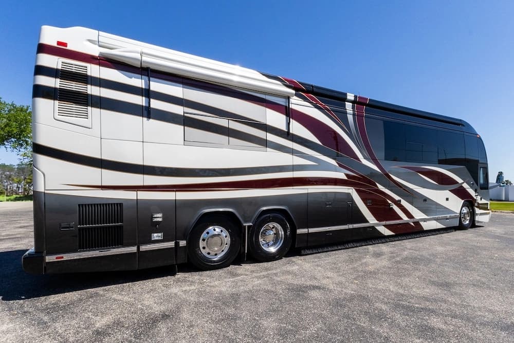 2008 Prevost Featherlite H3-45 Motorcoach - Image 2