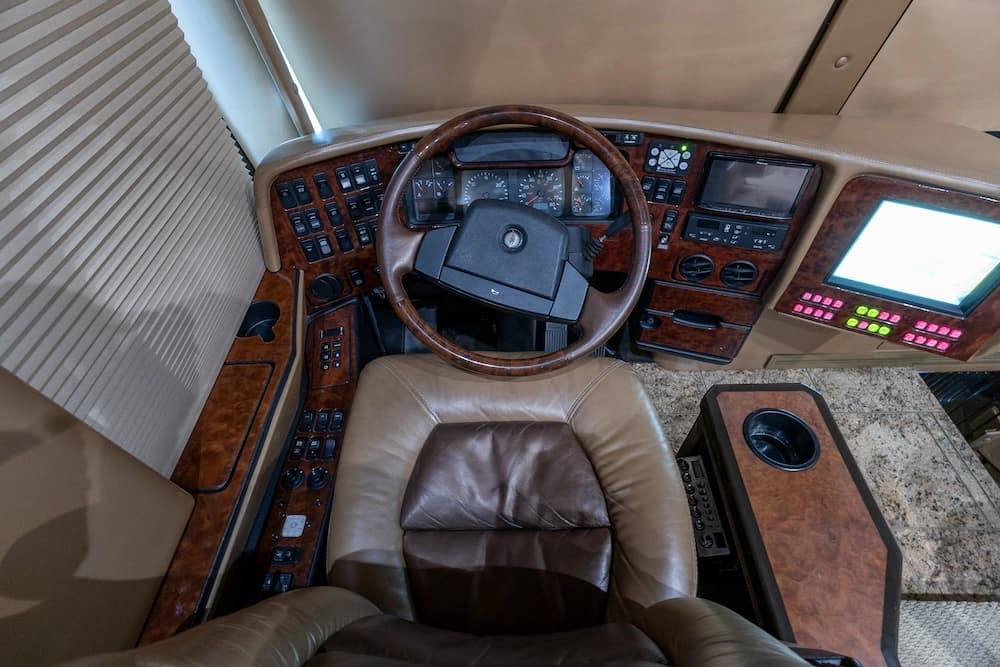 2008 Prevost Featherlite H3-45 Motorcoach - Image 13