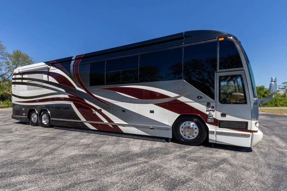 2008 Prevost Featherlite H3-45 Motorcoach - Image 3