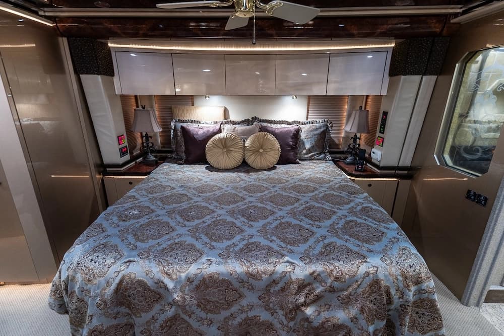 2008 Prevost Featherlite H3-45 Motorcoach - Image 27