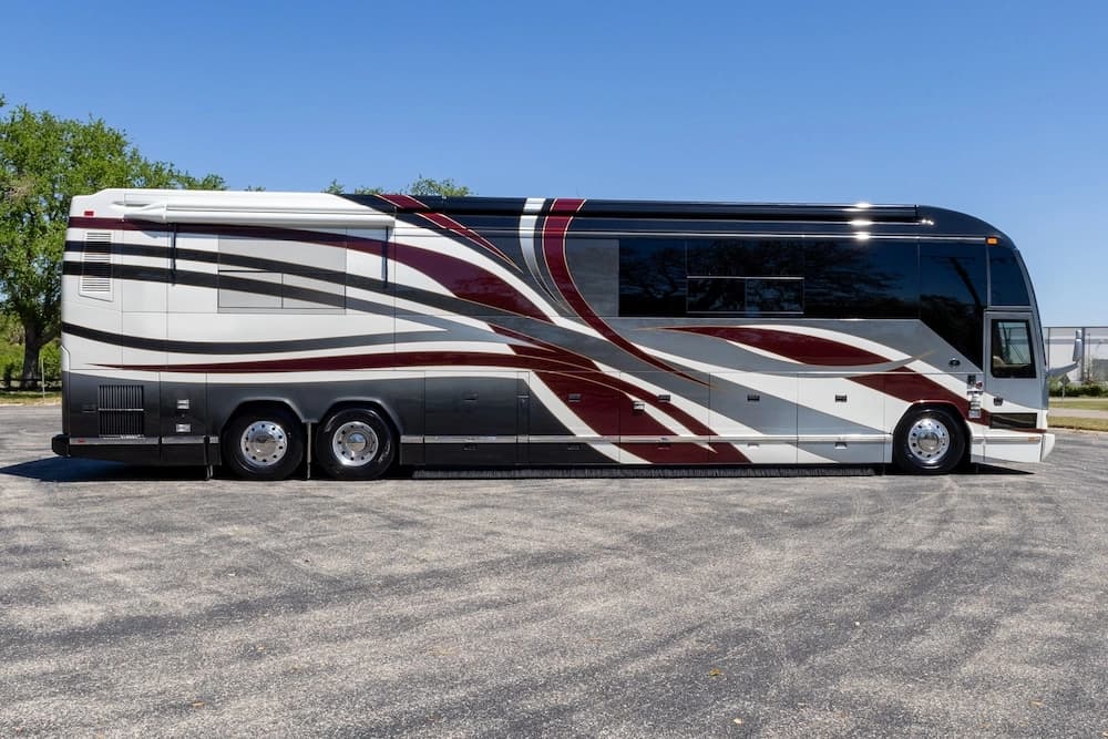 2008 Prevost Featherlite H3-45 Motorcoach - Image 4