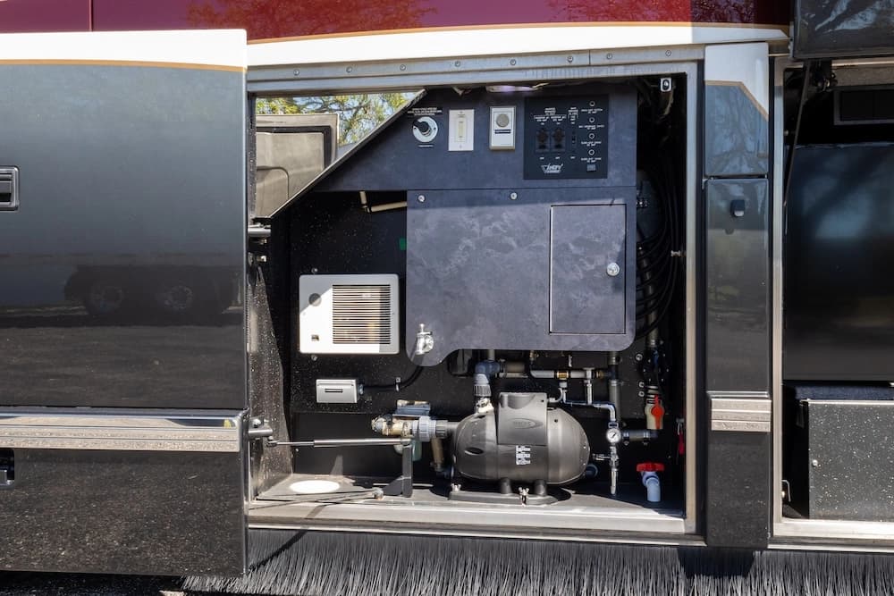 2008 Prevost Featherlite H3-45 Motorcoach - Image 34