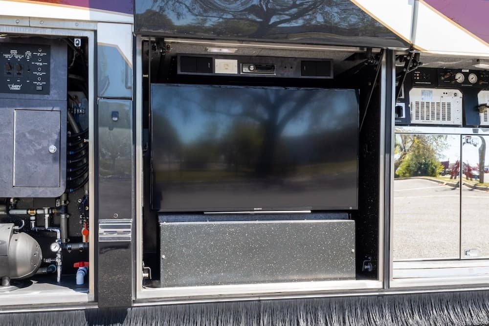 2008 Prevost Featherlite H3-45 Motorcoach - Image 35