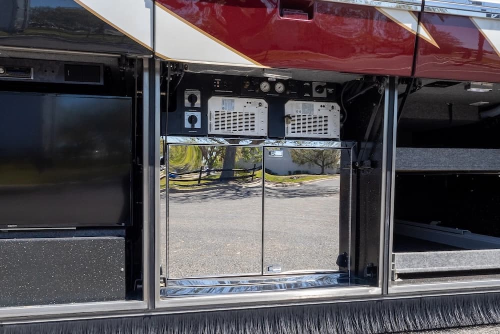 2008 Prevost Featherlite H3-45 Motorcoach - Image 36