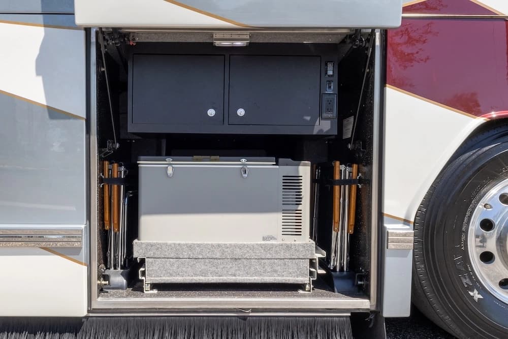 2008 Prevost Featherlite H3-45 Motorcoach - Image 38