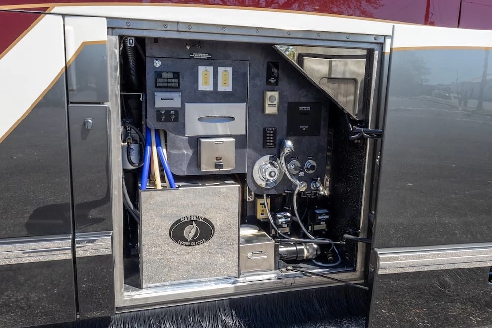 2008 Prevost Featherlite H3-45 Motorcoach - Image 43
