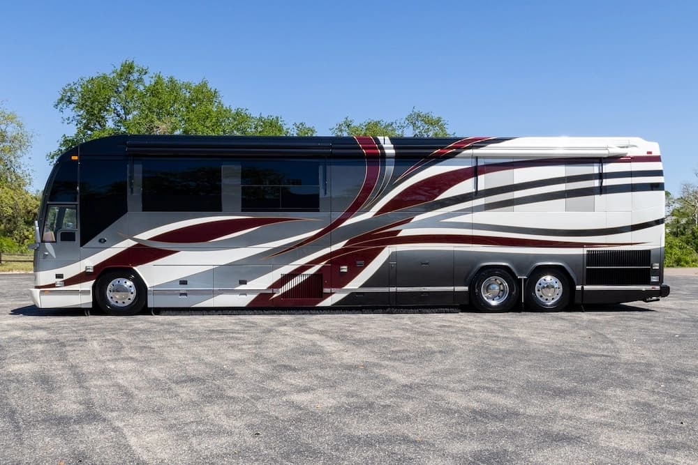 2008 Prevost Featherlite H3-45 Motorcoach - Image 9