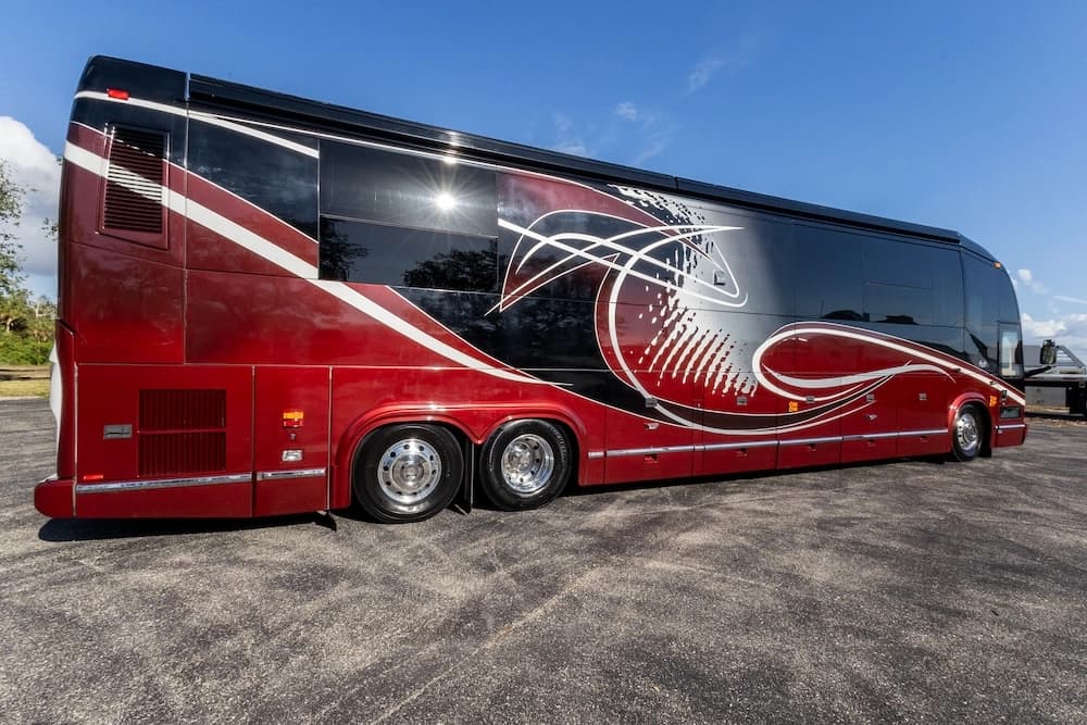 2009 Prevost Marathon H3-45 Motorcoach - Image 1