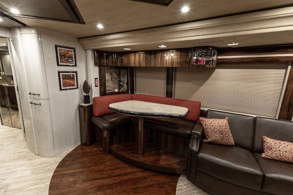 2009 Prevost Marathon H3-45 Motorcoach - Image 16