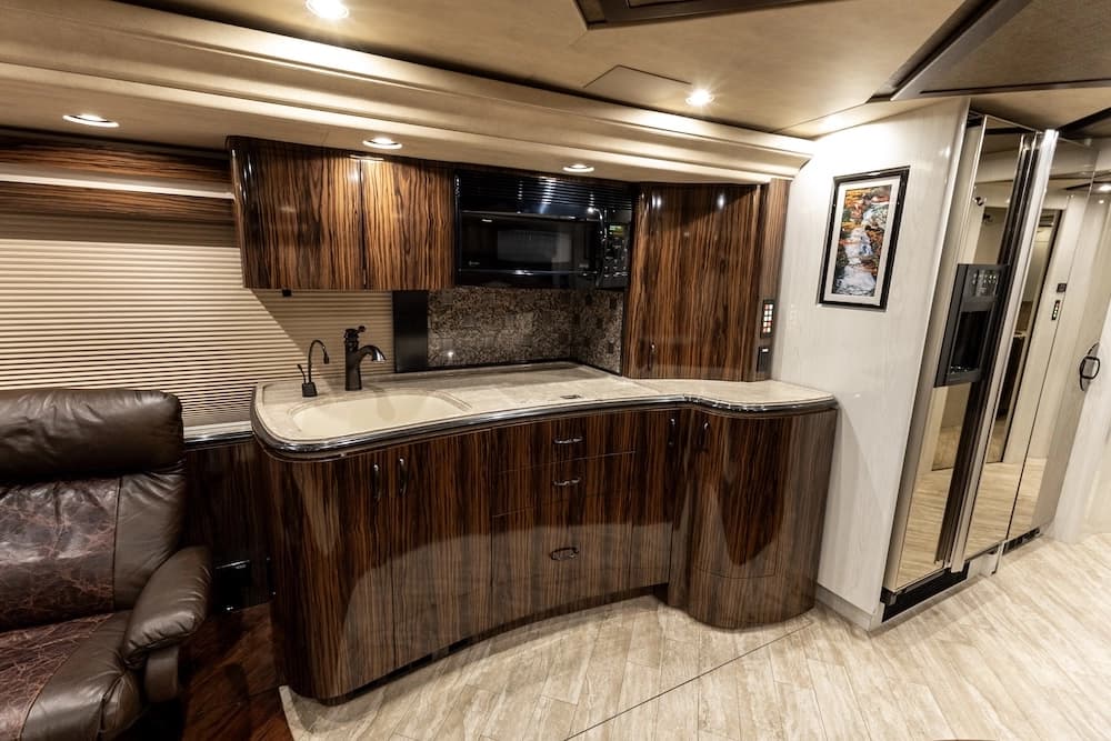2009 Prevost Marathon H3-45 Motorcoach - Image 18