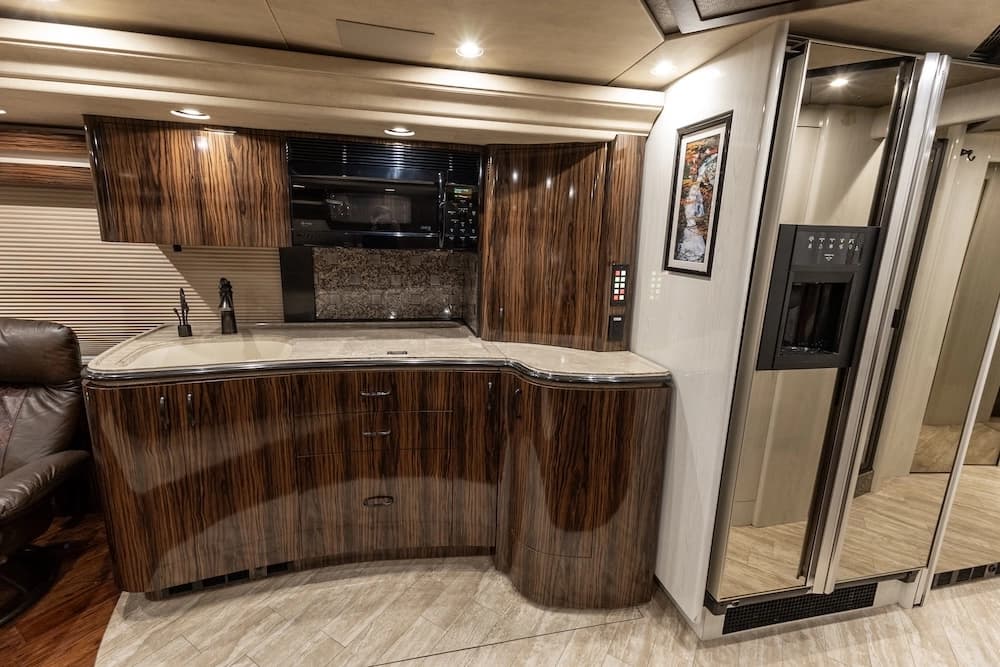 2009 Prevost Marathon H3-45 Motorcoach - Image 19