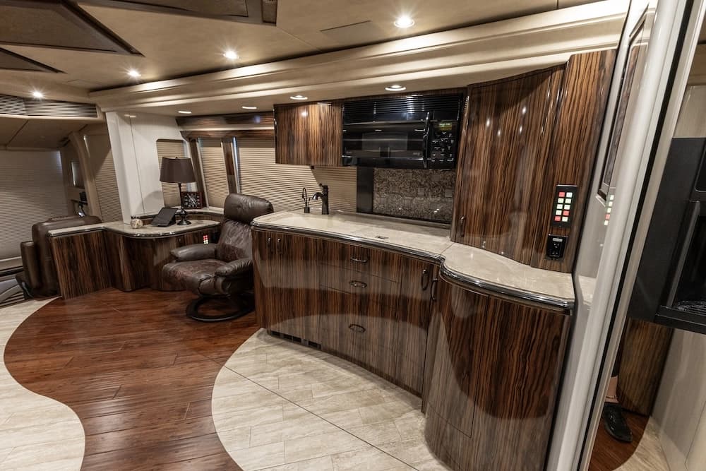 2009 Prevost Marathon H3-45 Motorcoach - Image 20