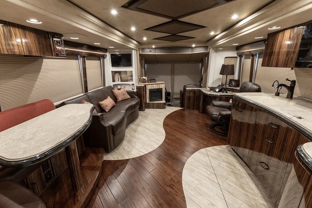 2009 Prevost Marathon H3-45 Motorcoach - Image 21