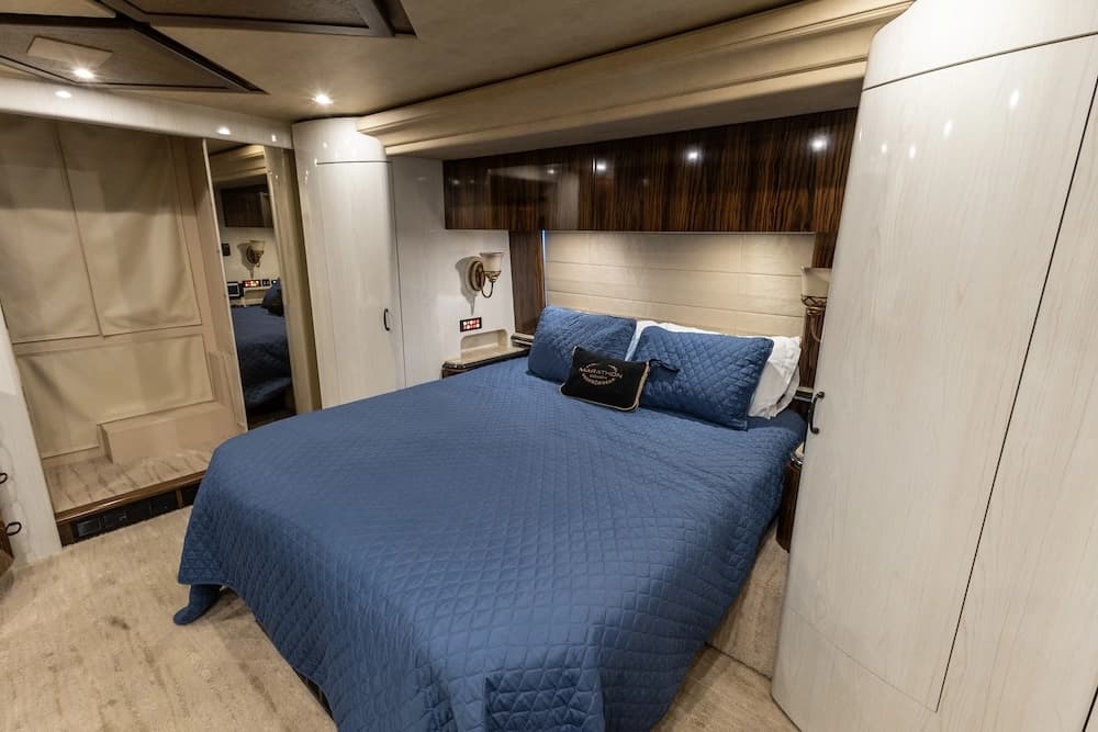 2009 Prevost Marathon H3-45 Motorcoach - Image 26