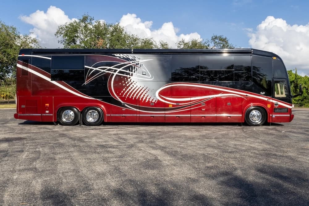 2009 Prevost Marathon H3-45 Motorcoach - Image 4