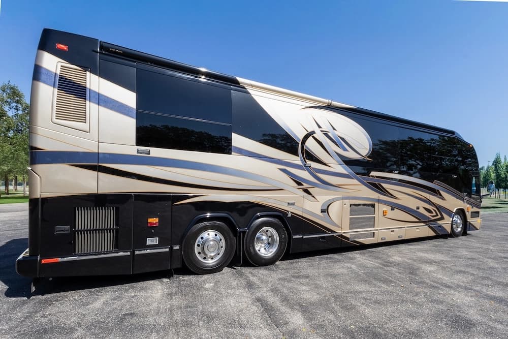 2009 Prevost H3-45 Liberty Elegant Lady - Image 2