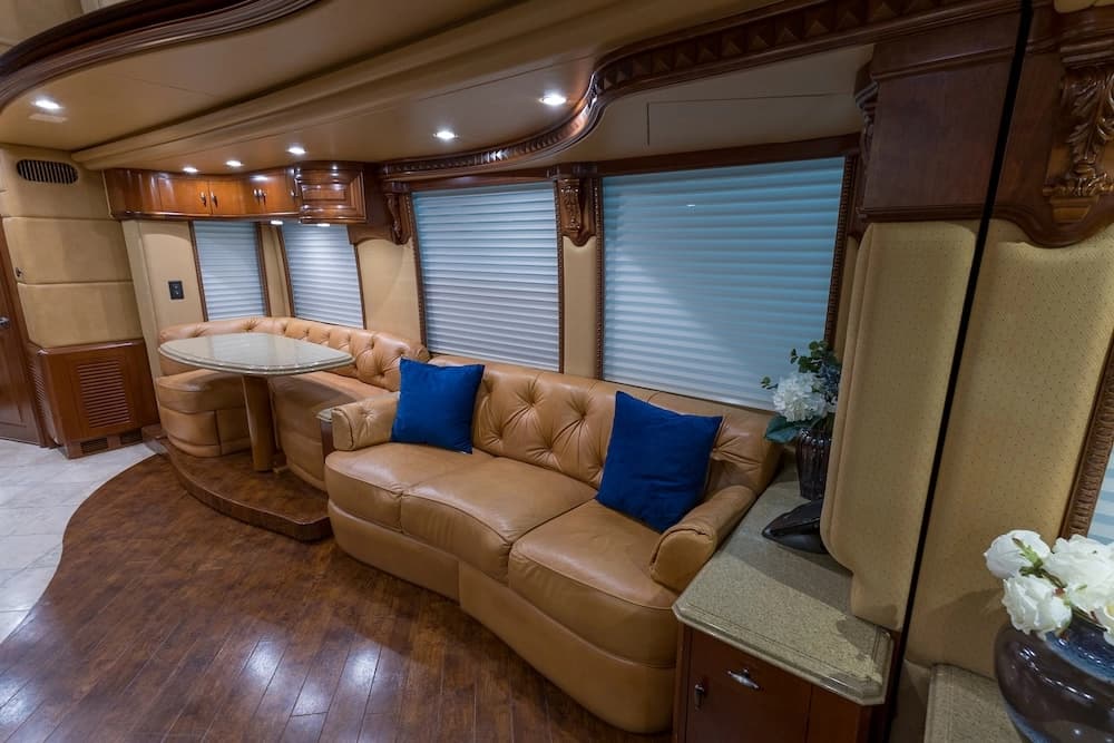 2009 Prevost H3-45 Liberty Elegant Lady - Image 15